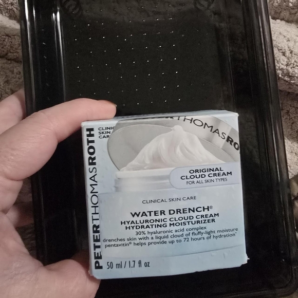 Peter Thomas Roth Water Drench Cloud Cream - Picture 2 of 5